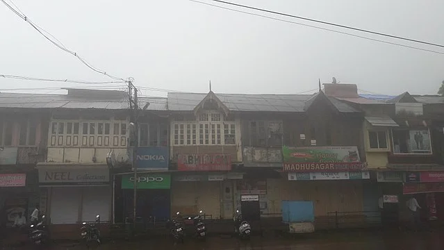 640px-A_view_of_Mahabaleshwar_market