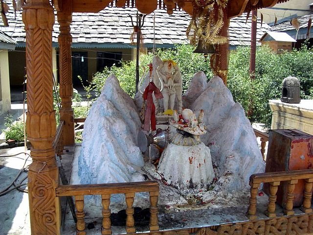 Raghunath Temple, Kullu: A Sacred and Scenic Destination 1 Raghunath Temple