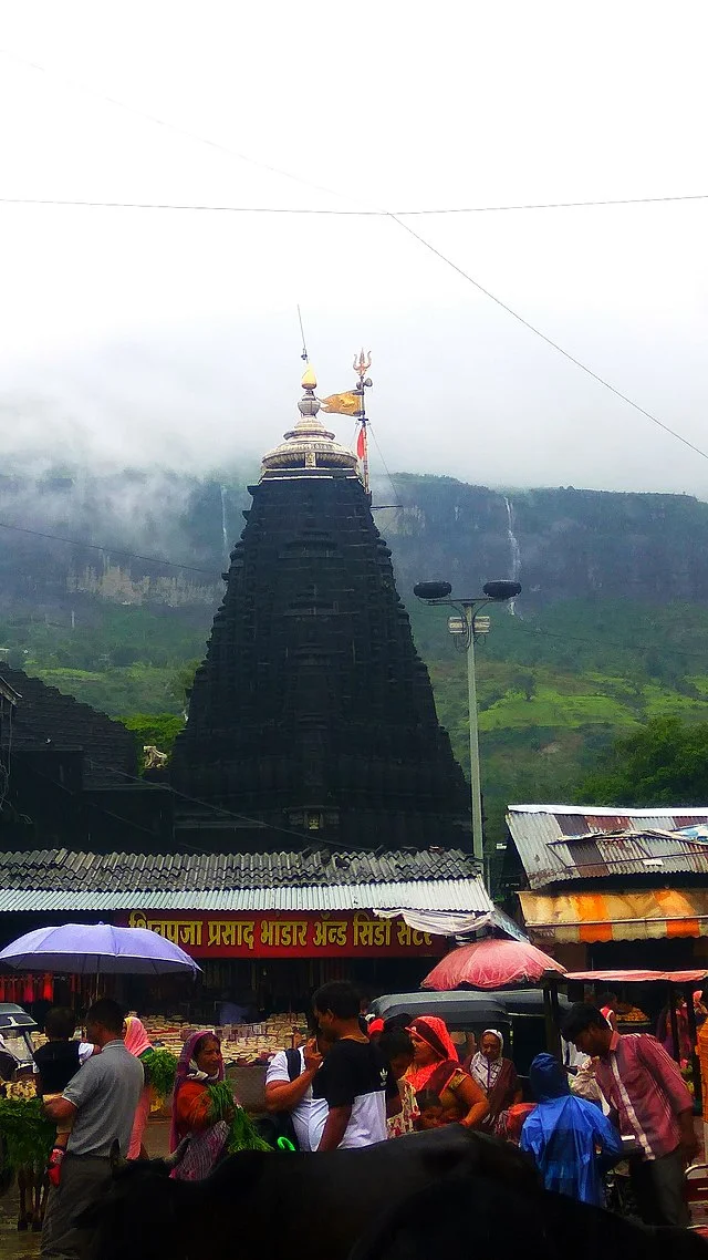 Trimbakeshwar Temple vsiit during 2D-1N Pune To Nashik Darshan Tour