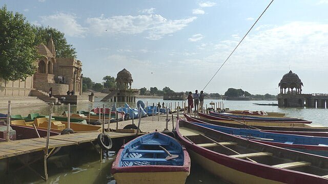 Gadisar Lake: A Serene Oasis in the Desert City 2 Gadisar Lake
