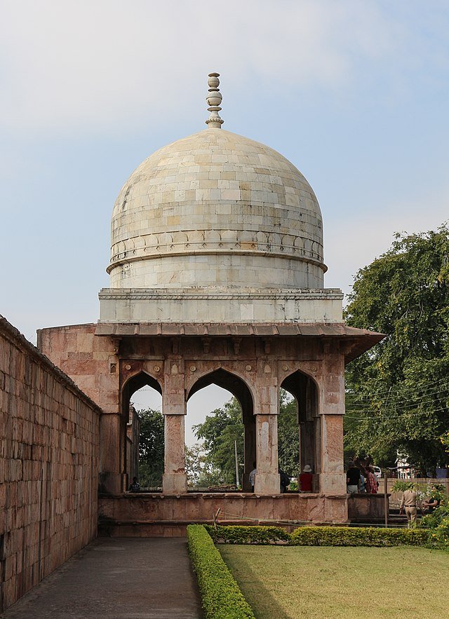 Hoshang Shah's Tomb: A Timeless Testament to Architectural Elegance - E ...