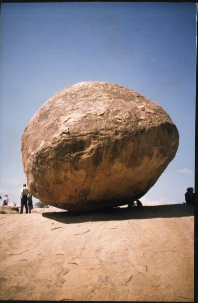 Krishna’s_Butter_ball_at_Mahabalipuram