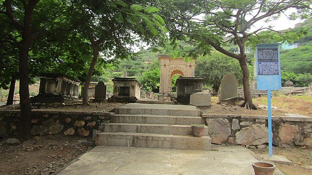 Gootyr_fort_memorials